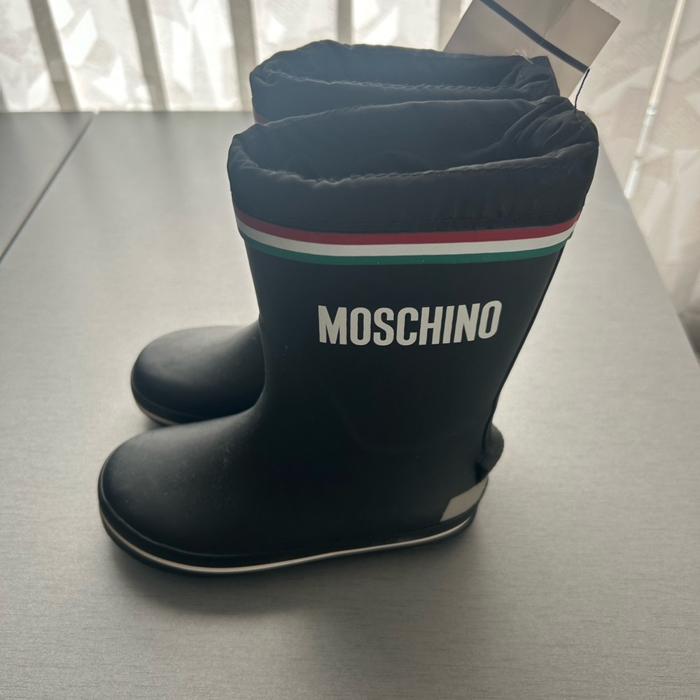 Moschino toddler rainboot NWT sz 24
